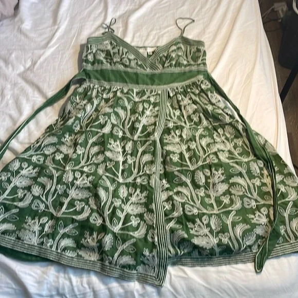 Studio M | Dresses | Studio M Green And White Embroidered Dress With  Adjustable Straps And Bow | Poshmark